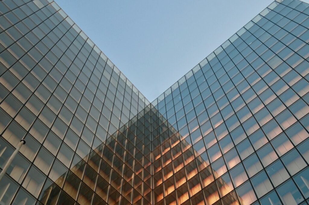 Façade d’un immeuble de bureaux contemporain, illustration de la SCPI Accimmo Pierre