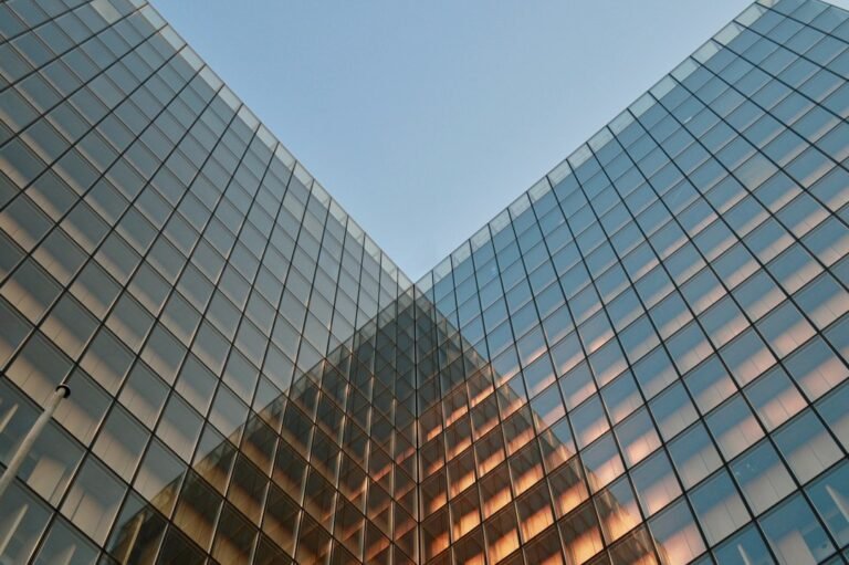 Façade d’un immeuble de bureaux contemporain, illustration de la SCPI Accimmo Pierre